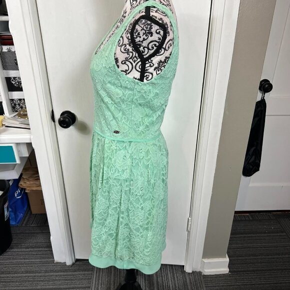 Guess light blue lace fit n flare mini dress. Size M - Picture 4 of 10